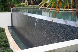 mozaic negru piscina